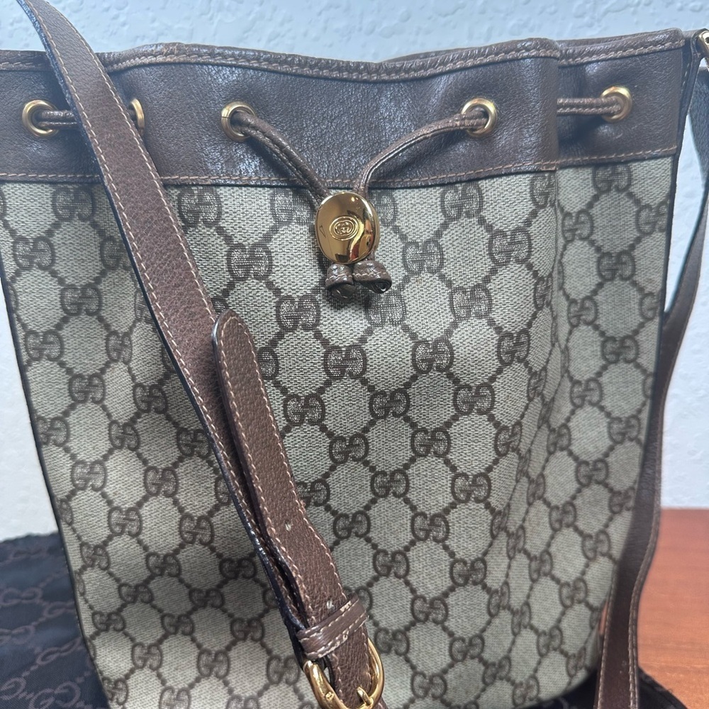 Auth Gucci GG Supreme PVC x Leather Beige Drawstring Shoulder Bag